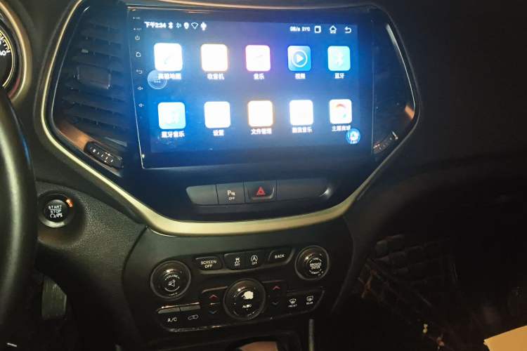 Used Jeep Cherokee 2016 2.4L Leading Edition
