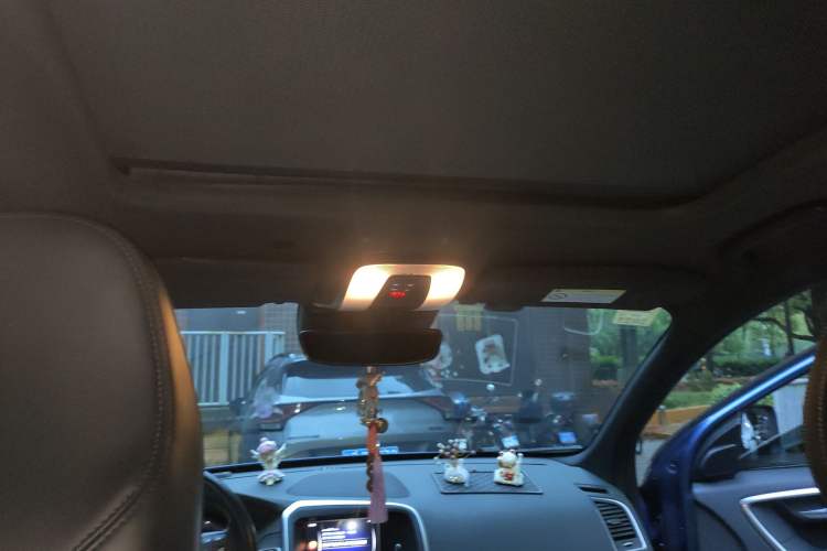 Used Volvo XC60 2017 T5 AWD Personalized Sport Upgrade Edition Headliner