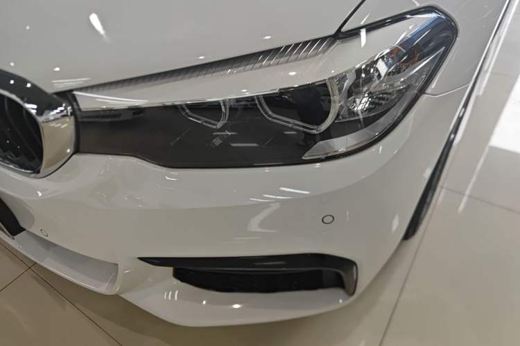 Used BMW 5 Series (Import) 2018 525i M Sport Package
