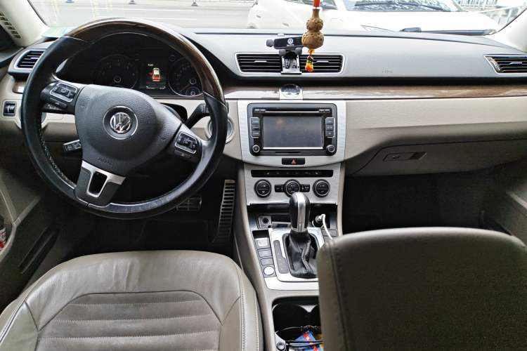 Used Volkswagen Magotan 2015 1.8TSI Prestige Model Center Console