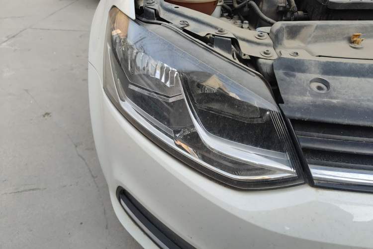 Used Volkswagen Polo 2016 1.6L Automatic Comfort Model Right Front Headlight