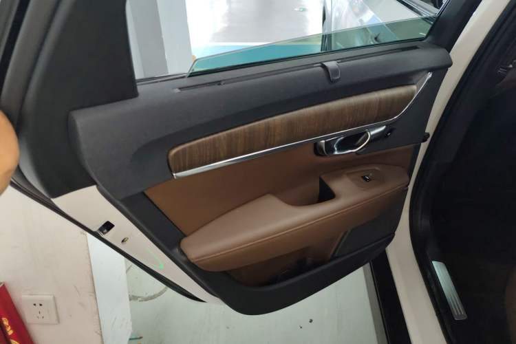 Used Volvo V90 2022 Cross Country B5 AWD Smart Range Edition
