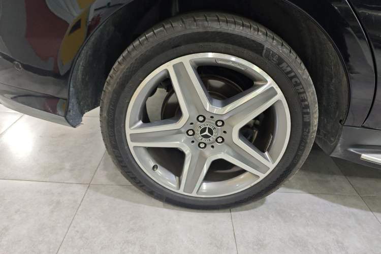 Used Mercedes-Benz GLE 2018 GLE 400 4MATIC Exclusive Edition Right Rear Wheel Hub