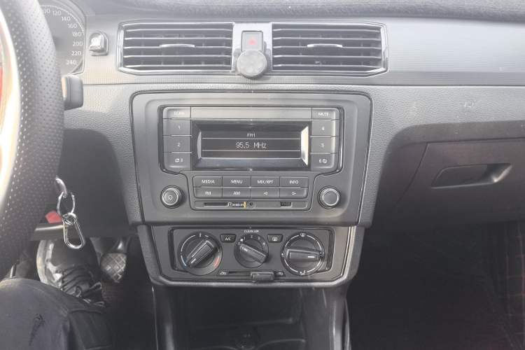 Used Volkswagen Santana 2021 1.5L Manual Fashion Edition Audio And AC Panel