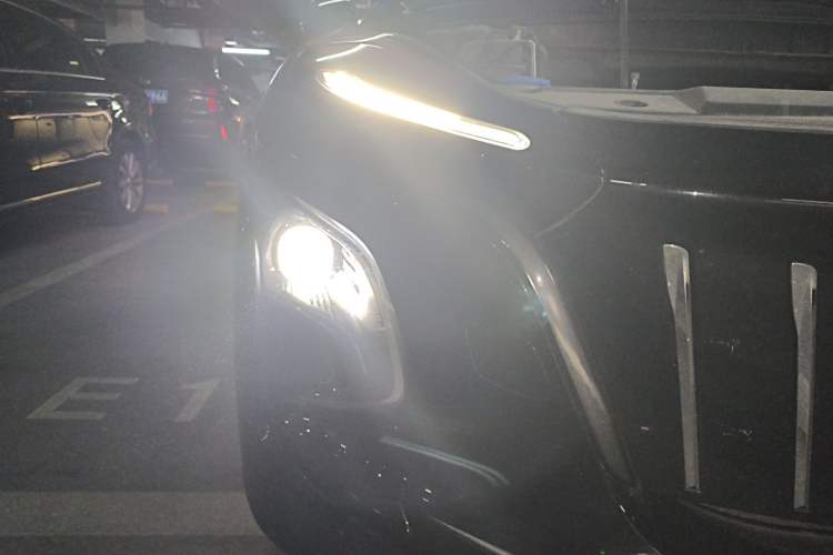 Used Hongqi E-QM5 2022 431 km Charge & Enjoy Edition
