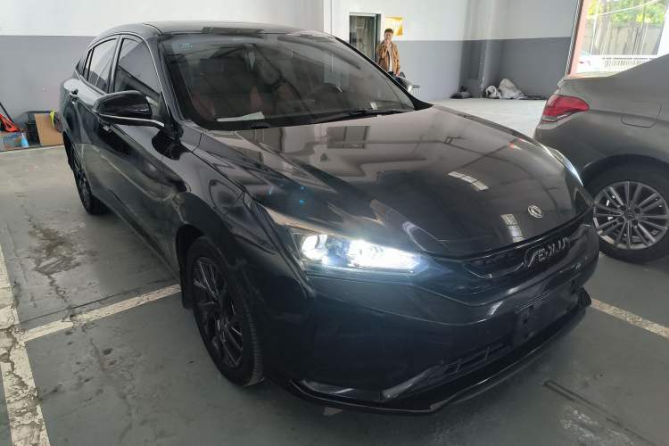 Used Dongfeng Aeolus Yixuan 2020 230T Automatic Dazzle Track Rider Edition Front Right 45 Deg