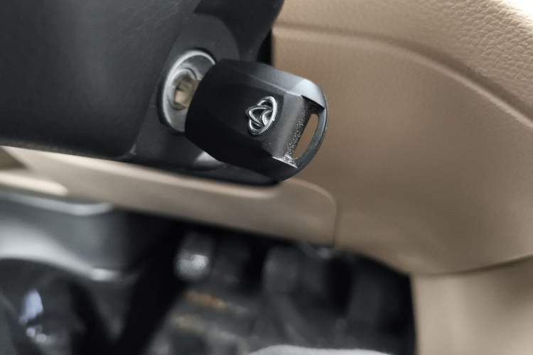 Used CHANGAN KUAYUE Xing V3 2023 1.3L Gasoline Standard Model 5-Seater Passenger Vehicle Vehicle Key