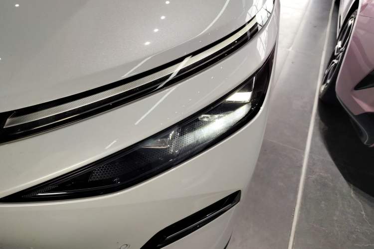 Used XPeng X9 2025 740 Ultra-Long Range Max
