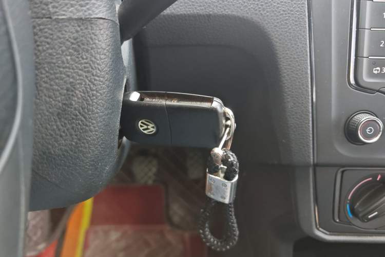 Used Volkswagen Santana 2016 1.6L Manual Fashion Edition Interior 1