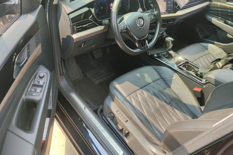 Used Volkswagen Passat 2019 330TSI Luxury Edition China VI Standard Driver Seat