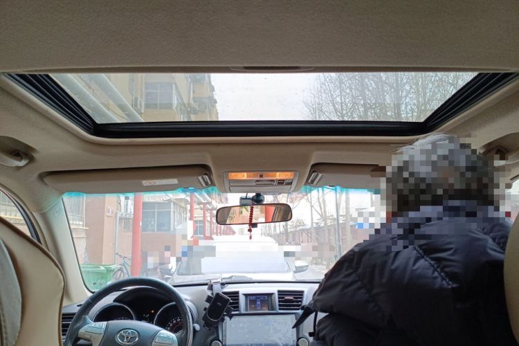 Used Toyota Highlander 2011 2.7L Two-Wheel Drive 7-Seater Luxury Navigation Edition
