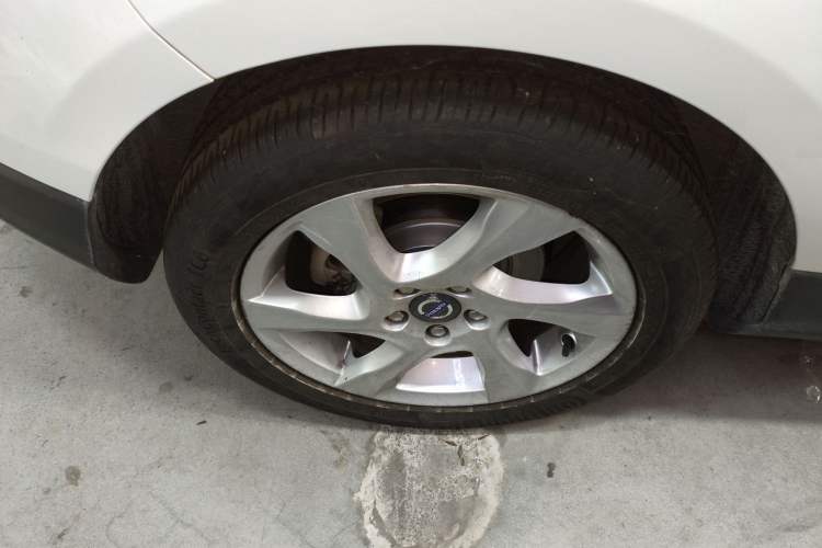 Used Volvo V40 2015 Cross Country T5 AWD Smart Luxury Edition