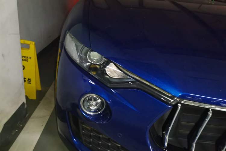 Used Maserati Levante 2021 3.0T Standard Edition Right Front Headlight