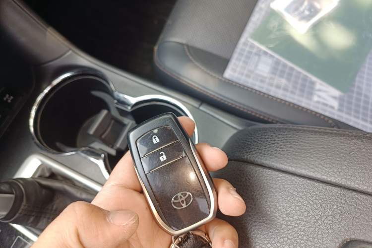 Used Toyota Highlander 2018 2.0T Four-Wheel Drive Luxury Edition 7 Seats China V Emission Standard