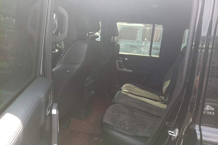 Used 212 T01 2024 2.0T Explorer
