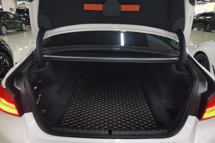 Used BMW 5 Series 2018 Restyled 530Li Leading Edition M Sport Package
