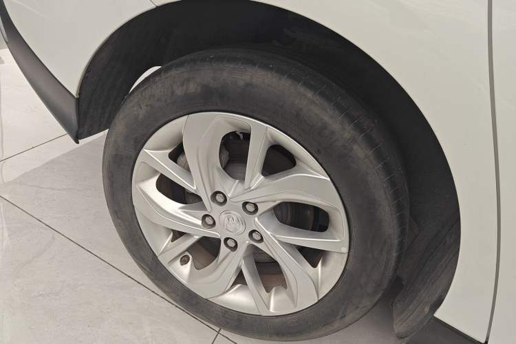 Used Buick Velite 6 2023 Revised Version 430 km Range – Commuter Edition Right Rear Wheel Hub