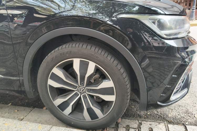 Used Volkswagen Tiguan L 2022 330TSI Automatic Two-Wheel Drive R-Line Enhanced Edition Right Front Wheel Hub