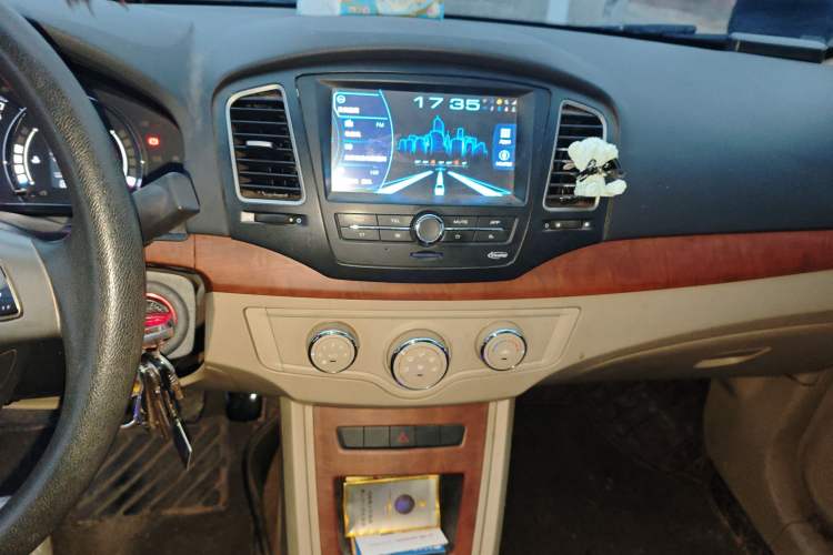 Used Roewe 350 2014 1.5L Manual Swift Edition
