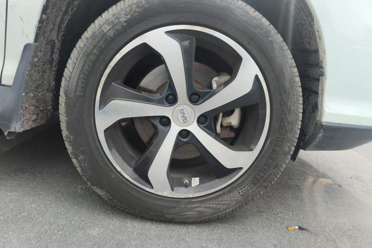 Used BYD S7 2016 2.0T Automatic Prestige Plus Right Front Wheel Hub
