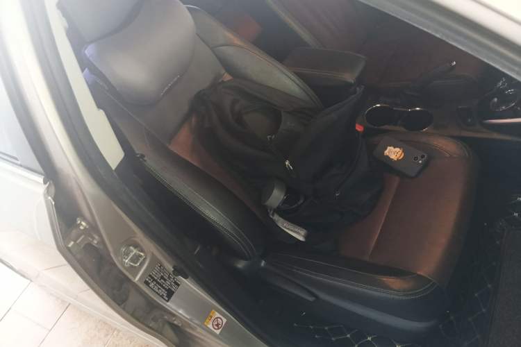 Used Toyota Corolla 2018 Dual-Engine 1.8L E-CVT Smart Edition
