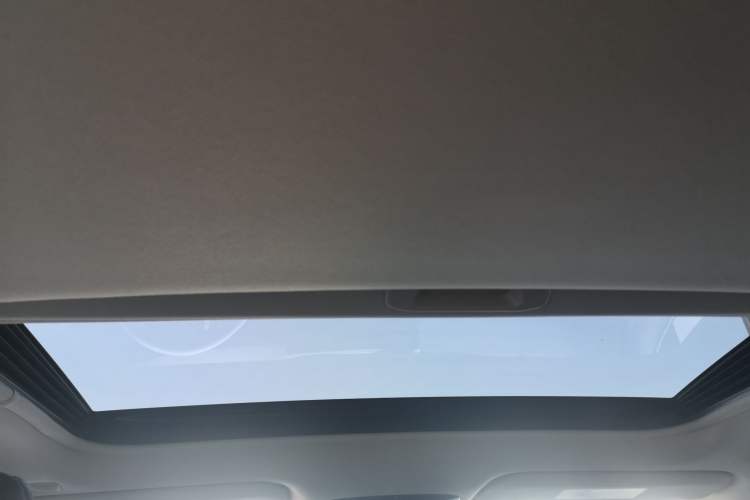 Used Toyota Camry 2026 Model Dual-Engine 2.0HSE Sport Lite Edition
