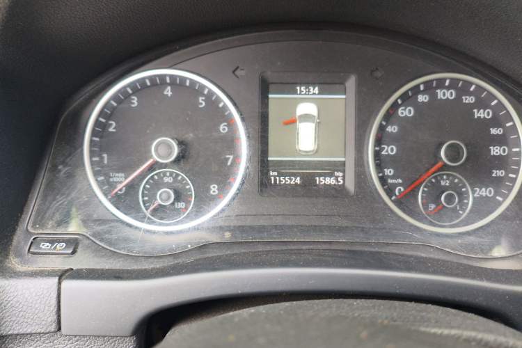 Used Volkswagen Tiguan 2013 1.8TSI Automatic Two-Wheel Drive Luxury Model Odometer Close Up