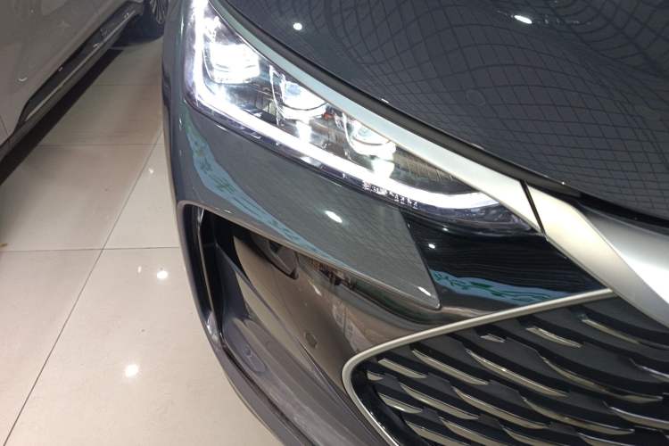 Used BYD Tang New Energy 2024 DM-p Champion Edition 215KM Four-Wheel Drive Deluxe Model Right Front Headlight