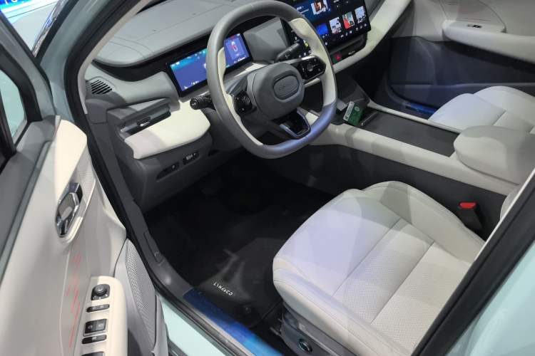 Used Lynk & Co 06 EM-P 2023 EM-P 126 Long-Range Halo Driver Seat