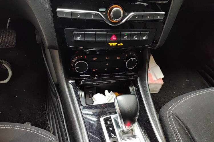 Used Infiniti QX30 2017 2.0T Four-Wheel Drive Fashion Edition Gear Lever