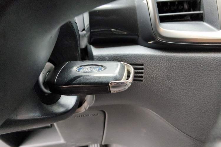 Used Ford Everest 2017 2.0T Gasoline Automatic 4x4 Flagship Edition 7 Seats Vehicle Key