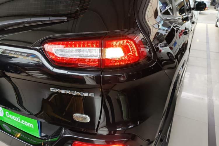 Used Jeep Cherokee 2017 2.4L Professional Edition
