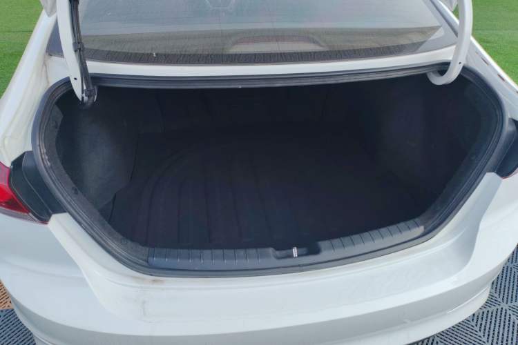 Used Hyundai Elantra (6th Generation / Lingdong) 2016 1.6L Automatic ZhiXuan – Elite Version
