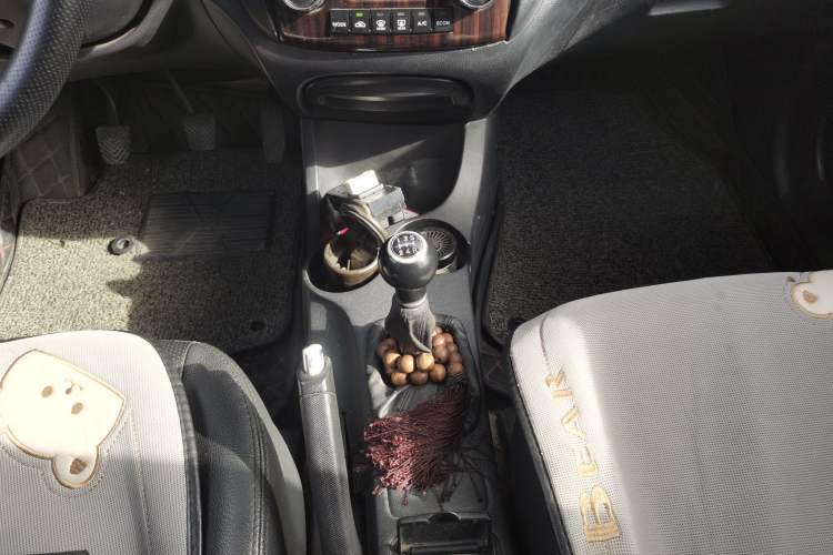 Used Kia Sportage 2011 2.0L Manual Two-Wheel-Drive GLS Gear Lever