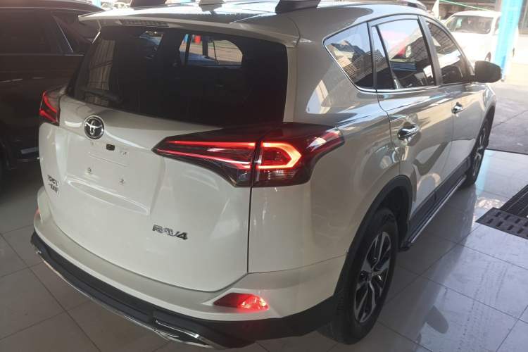 Used Toyota RAV4 2016 2.0L CVT Two-Wheel Drive Fashion Edition China V Standard