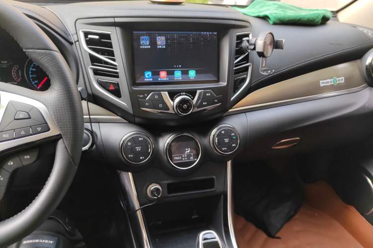 Used BYD Song New Energy 2017 Song DM 1.5TID All-Wheel Drive Luxury Model Audio And AC Panel