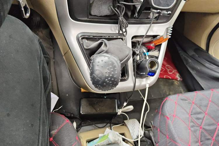 Used CHANGAN KAICHENG Ruixing M90 2017 2.0L Value Edition High-Roof 6-Seater Dual-Swing Doors 4G94S Gear Lever