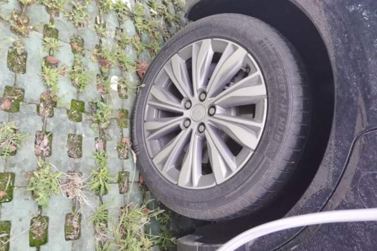 Used Hongqi E-QM5 2023 560km PLUS Right Rear Wheel Hub