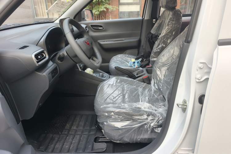 Used Wuling Hongguang New Energy 2025 Extended-Range Hybrid 50 km Standard Version