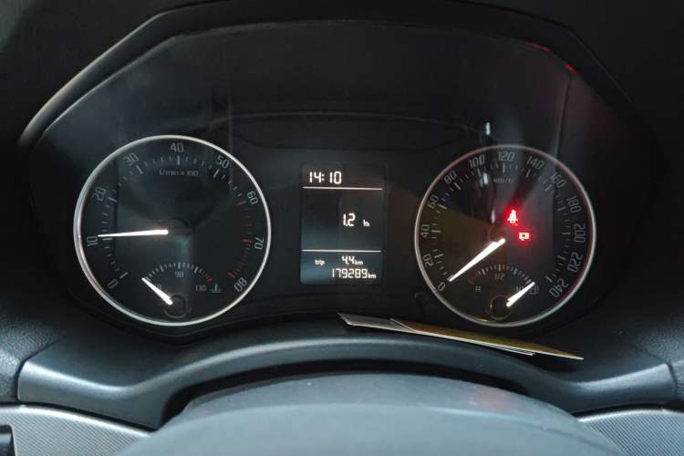 Used Skoda Octavia 2015 Classic Model 1.6L Manual Eado Version
