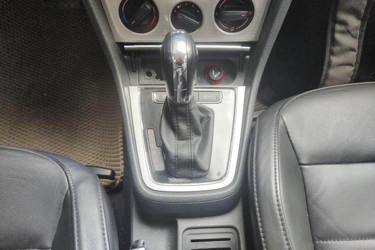 Used Volkswagen Gran Lavida 2013 1.4 TSI Automatic Comfort Model
