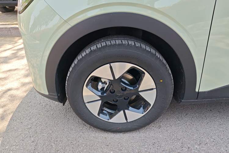 Used Geely Galaxy Geome 2026 Model 410km Freedom Edition Exterior 4