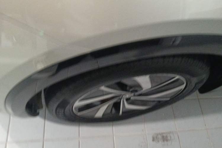 Used Volkswagen Viloran 2024 330TSI Luxury Edition Left Front Wheel Hub