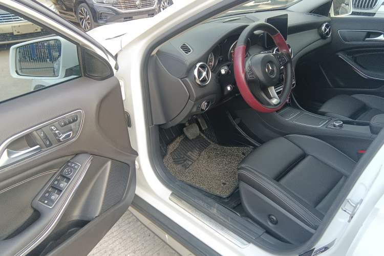 Used Mercedes-Benz GLA 2017 GLA 220 4MATIC Fashion Model