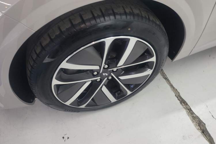 Used Li Auto L6 2024 Max Left Front Wheel Hub