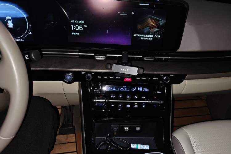 Used Kia Carnival 2021 2.0T Flagship Edition Audio And AC Panel