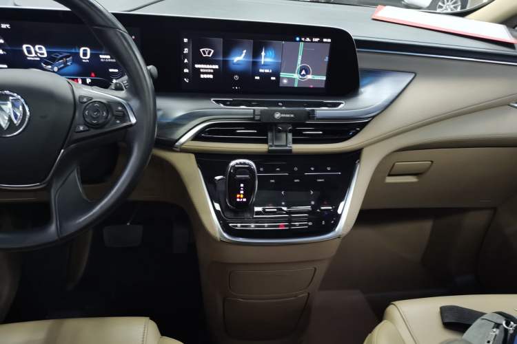 Used Buick GL8 2021 ES Landtrek 653T Luxury Model
