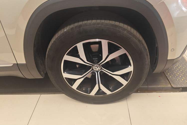 Used Volkswagen Teramont 2017 380TSI Four-Wheel Drive Luxury Edition Right Front Wheel Hub
