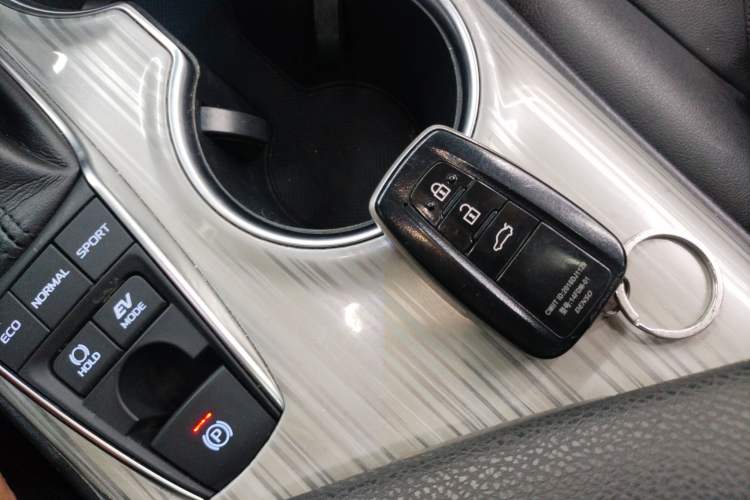 Used Toyota Camry 2018 Dual-Engine 2.5 HG Luxury Edition