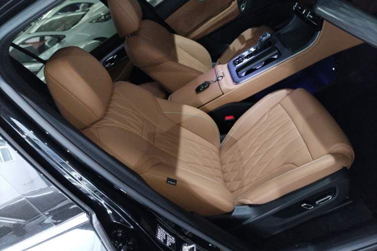 Used GAC Trumpchi GS8 2024 Linghang Series 2.0 TGDI Two-Wheel Drive Luxury Smart Connectivity Version
